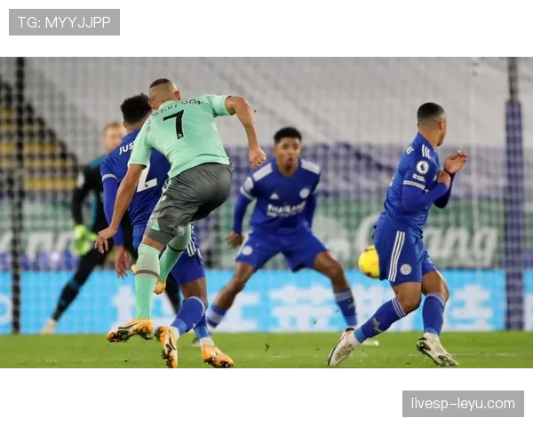 利兹联中路渗透战术奏效，强势逆转展现亮眼表现