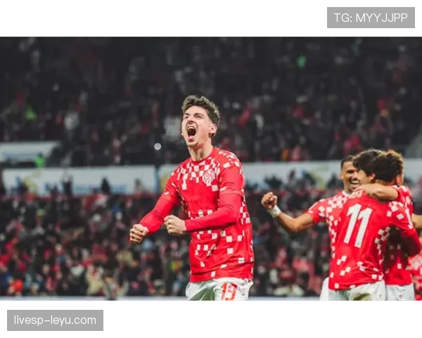 莱万多夫斯基荣膺德甲赛季最佳球员，状态回暖再创辉煌