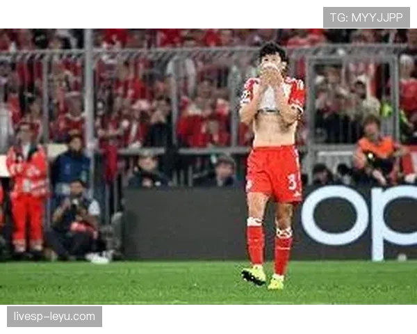 金玟哉创纪录闪耀赛场,稳健表现奠定新一代足球明星地位 金玟哉创纪录闪耀赛场,稳健表现奠定新一代足球明星地位