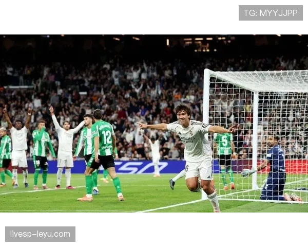 奥雷利恩·楚阿梅尼闪耀国际赛场，展现巴黎圣日耳曼新星实力