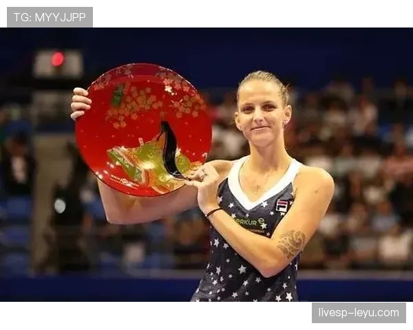 娜奥米·大阪这是要真当明星过，球场上怎么没见她这样？